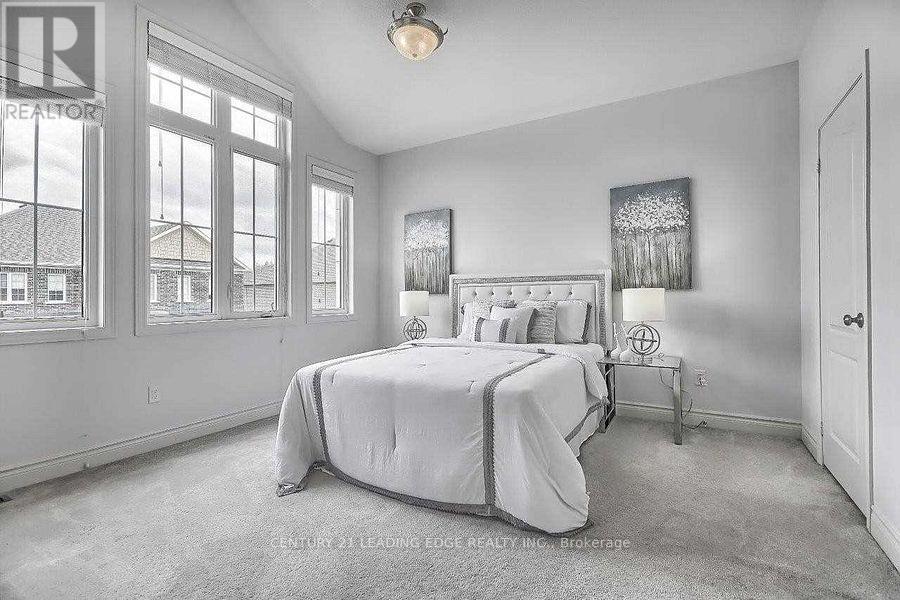 63 Ken Sinclair Crescent, Aurora, Ontario  L4G 3J1 - Photo 38 - N12421754