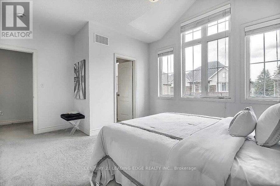 63 Ken Sinclair Crescent, Aurora, Ontario  L4G 3J1 - Photo 39 - N12421754