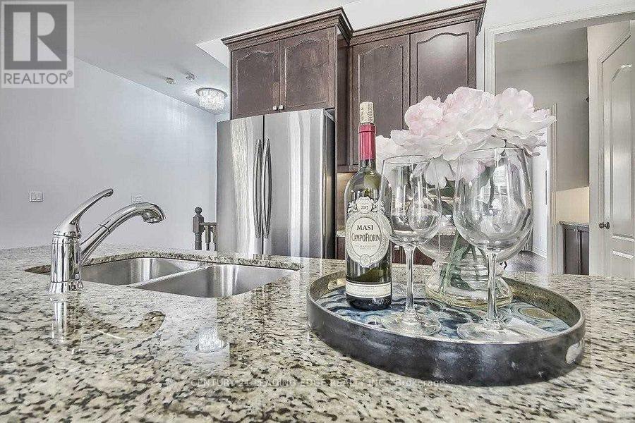 63 Ken Sinclair Crescent, Aurora, Ontario  L4G 3J1 - Photo 8 - N12421754
