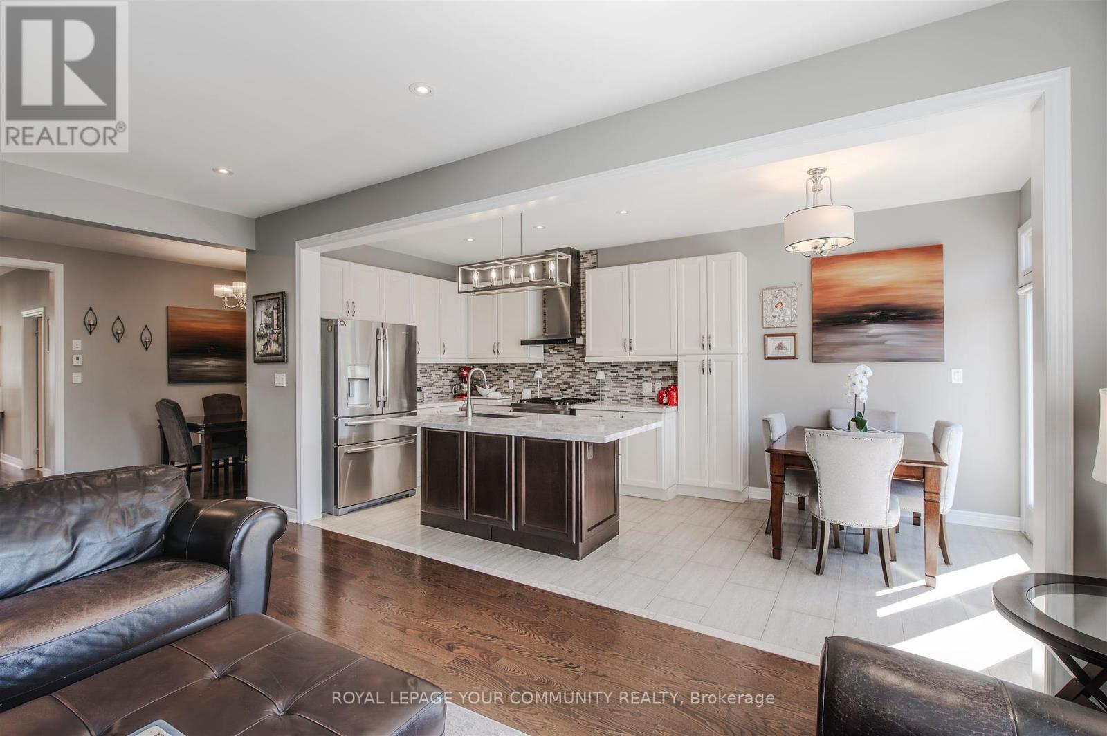 46 Cobb Street, Aurora, Ontario  L4G 0W9 - Photo 12 - N12421785