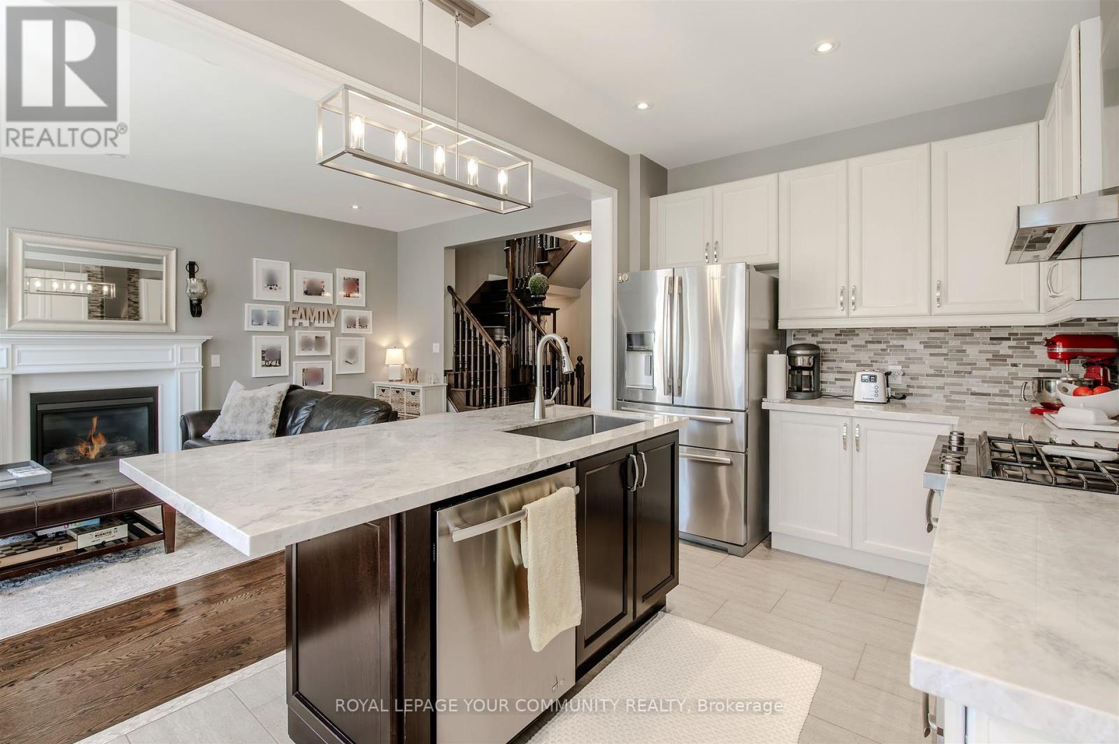 46 Cobb Street, Aurora, Ontario  L4G 0W9 - Photo 13 - N12421785