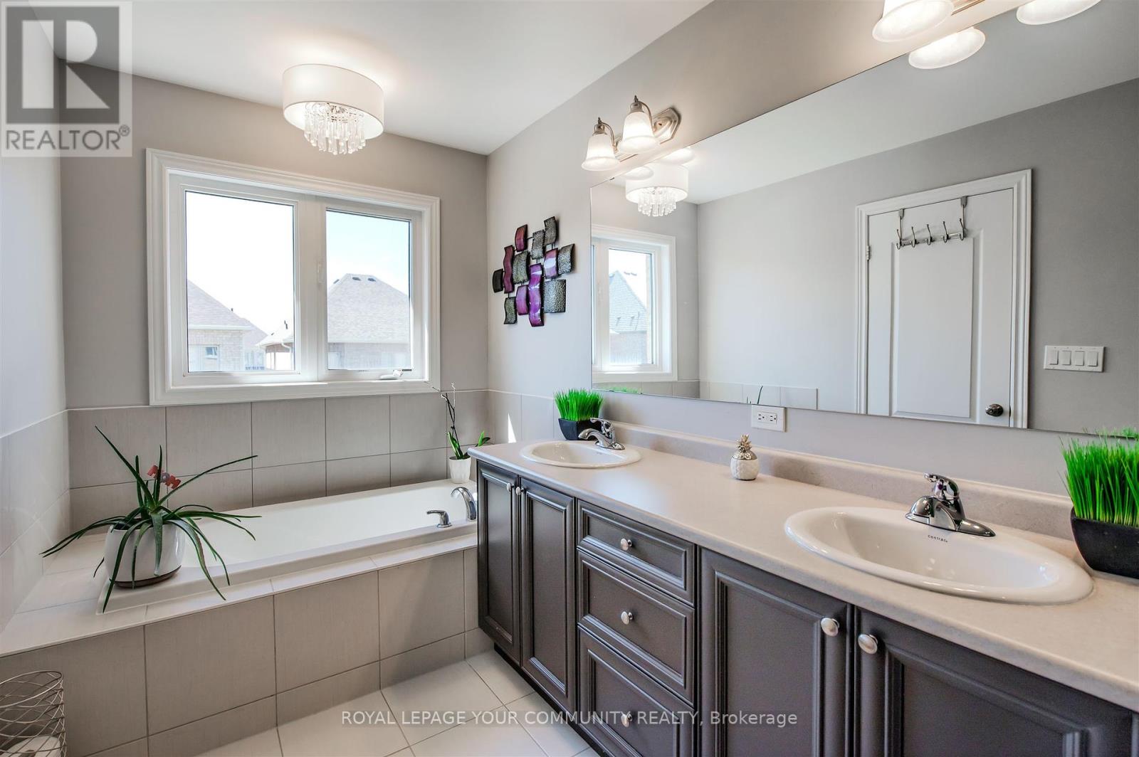 46 Cobb Street, Aurora, Ontario  L4G 0W9 - Photo 30 - N12421785