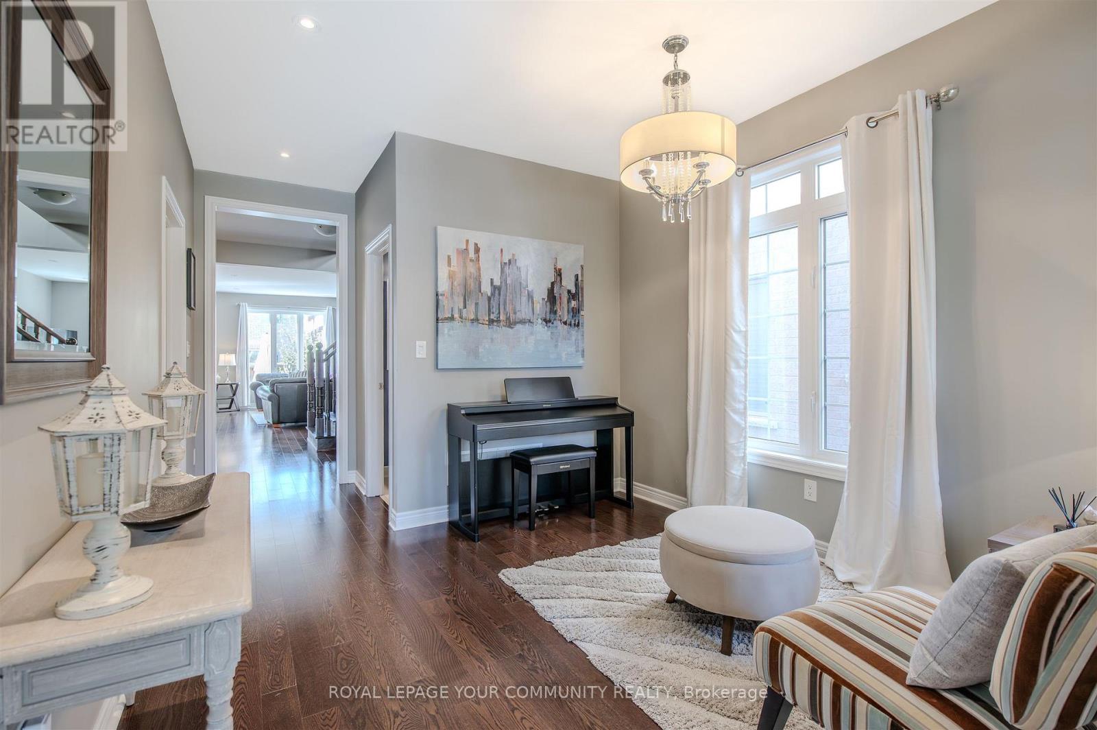 46 Cobb Street, Aurora, Ontario  L4G 0W9 - Photo 4 - N12421785