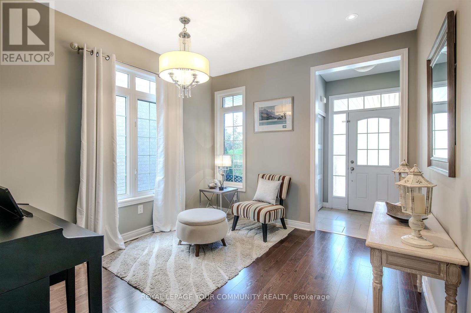 46 Cobb Street, Aurora, Ontario  L4G 0W9 - Photo 5 - N12421785