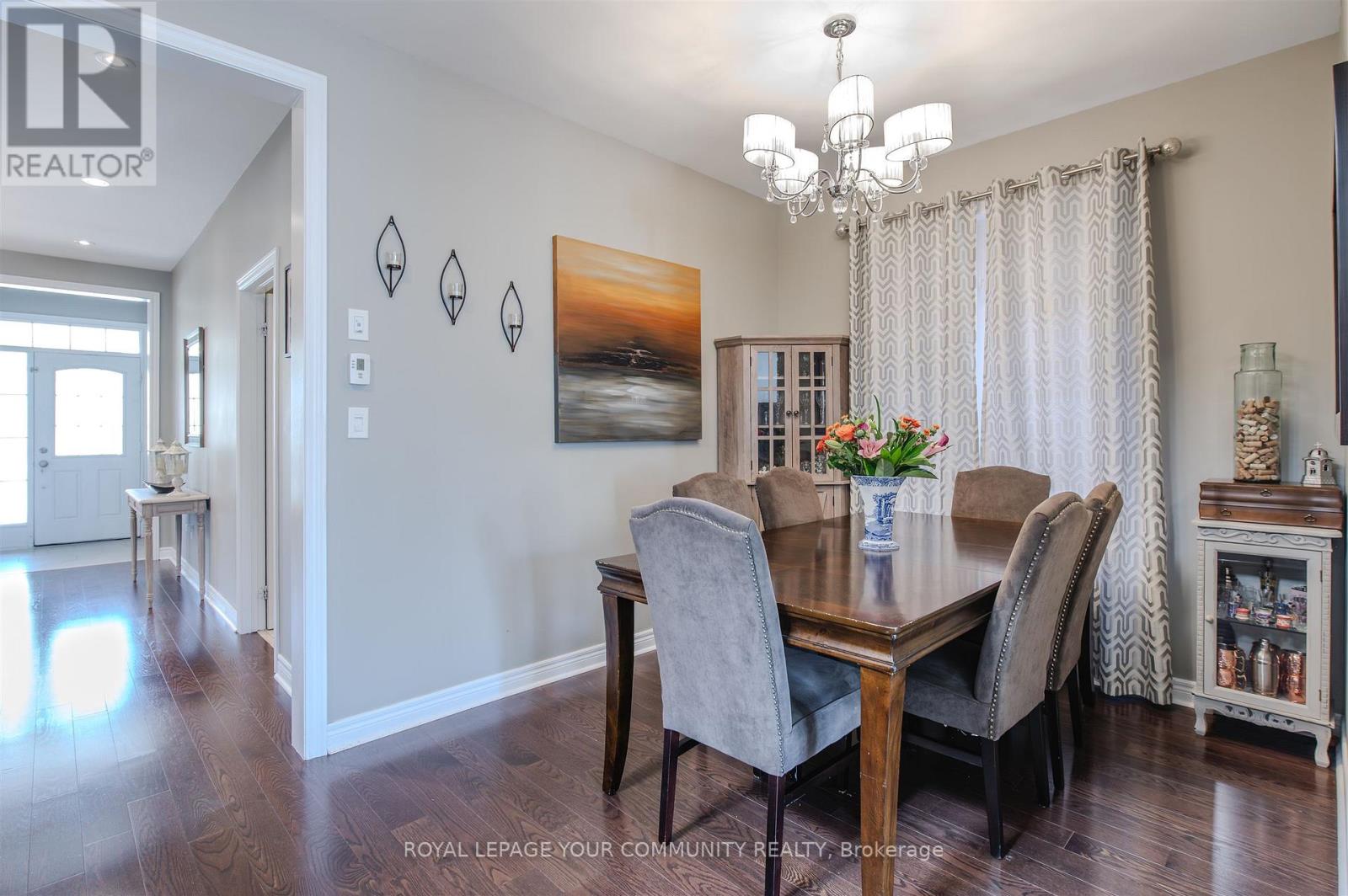 46 Cobb Street, Aurora, Ontario  L4G 0W9 - Photo 7 - N12421785