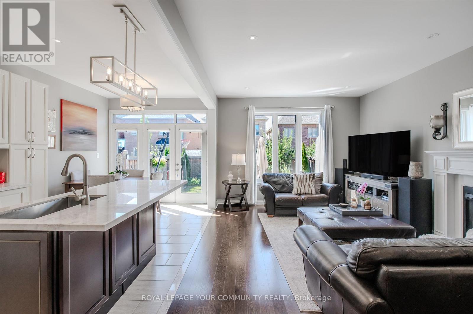 46 Cobb Street, Aurora, Ontario  L4G 0W9 - Photo 9 - N12421785