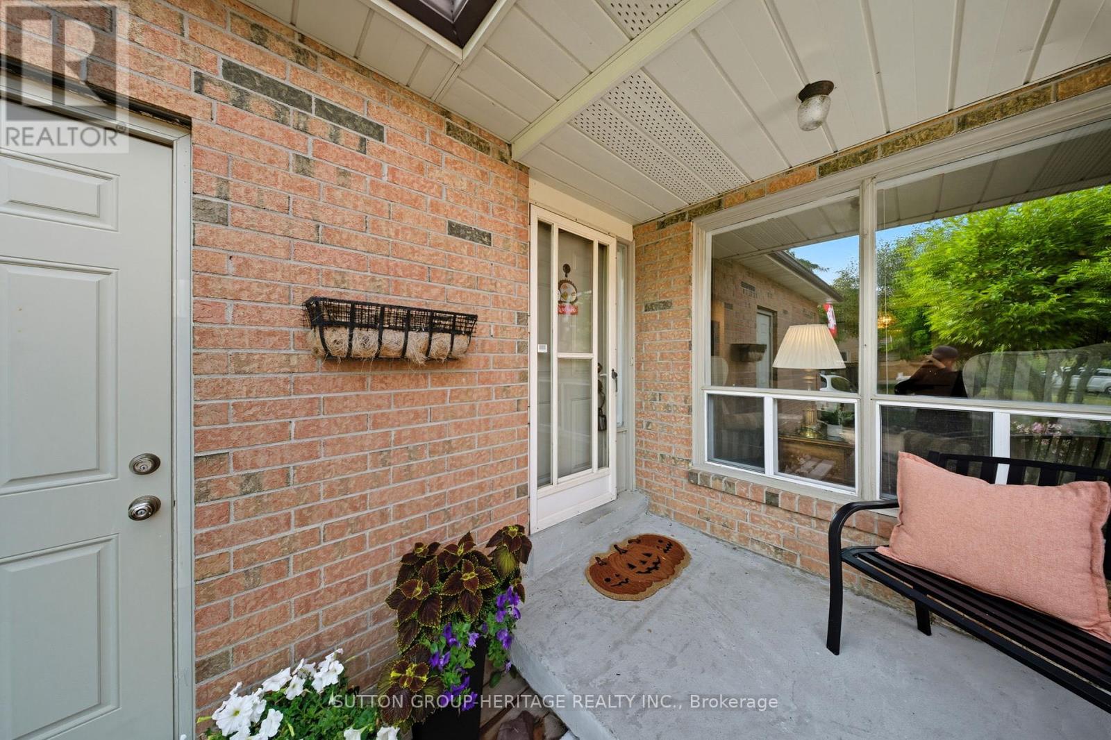 69 Spragg Circle, Markham, Ontario  L3P 5W4 - Photo 2 - N12421834