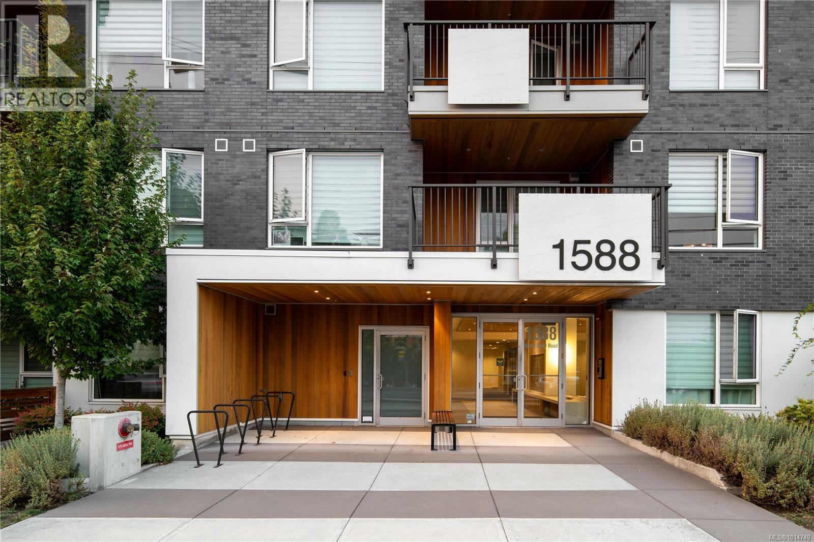 202 1588 North Dairy Rd, Saanich, British Columbia  V8T 3V4 - Photo 3 - 1014749