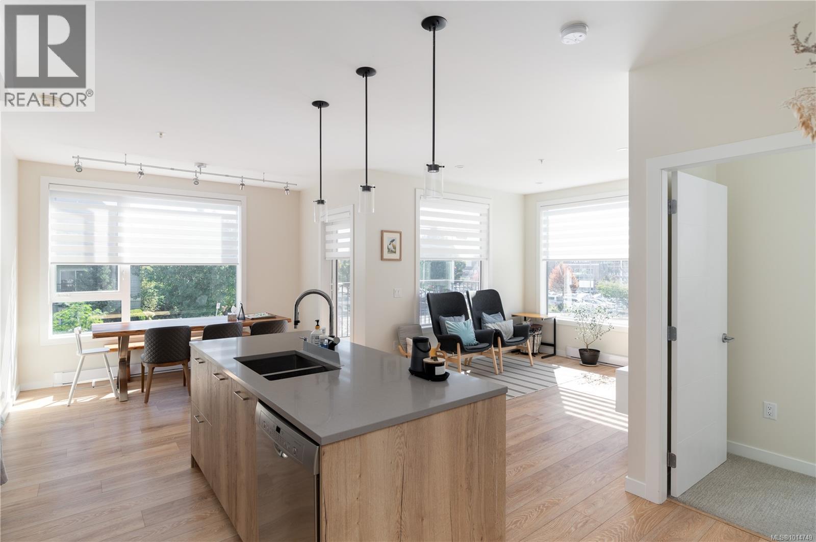 202 1588 North Dairy Rd, Saanich, British Columbia  V8T 3V4 - Photo 6 - 1014749