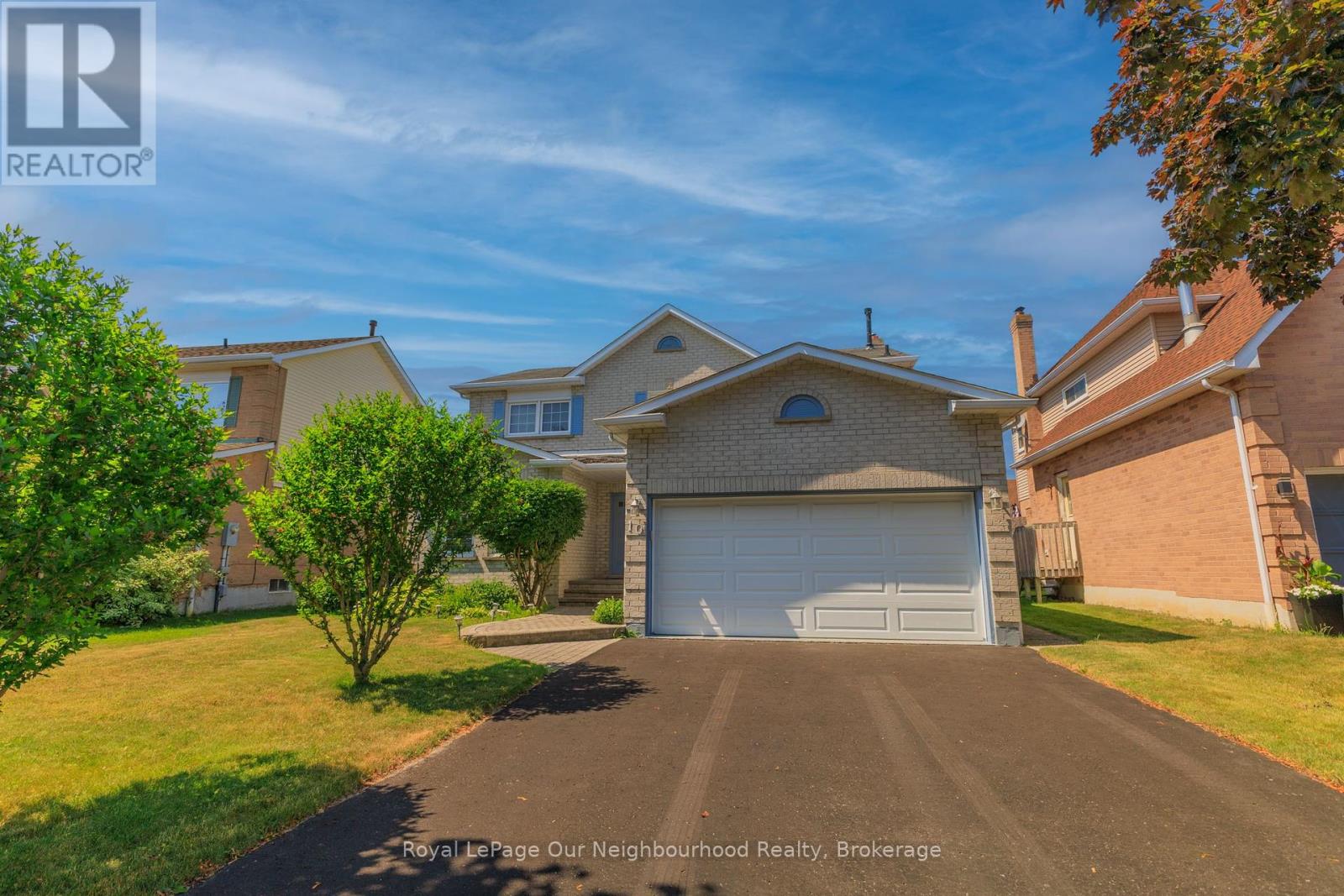 10 Holden Court, Whitby, Ontario  L1N 9A1 - Photo 1 - E12421919
