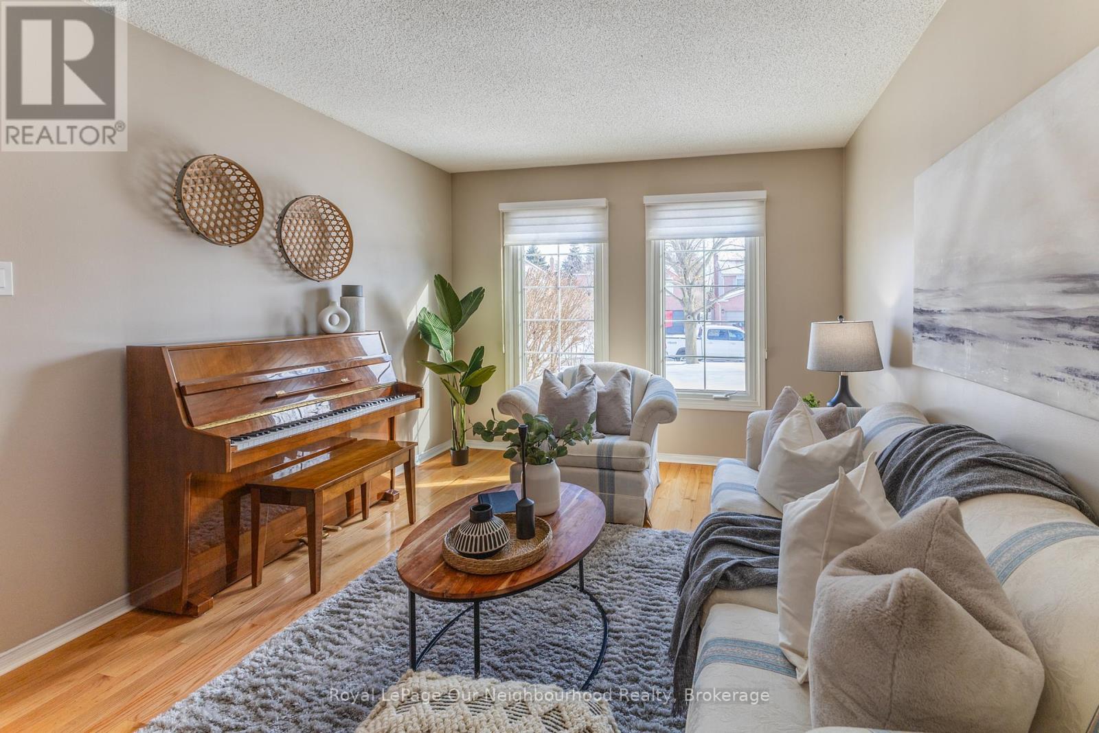 10 Holden Court, Whitby, Ontario  L1N 9A1 - Photo 4 - E12421919