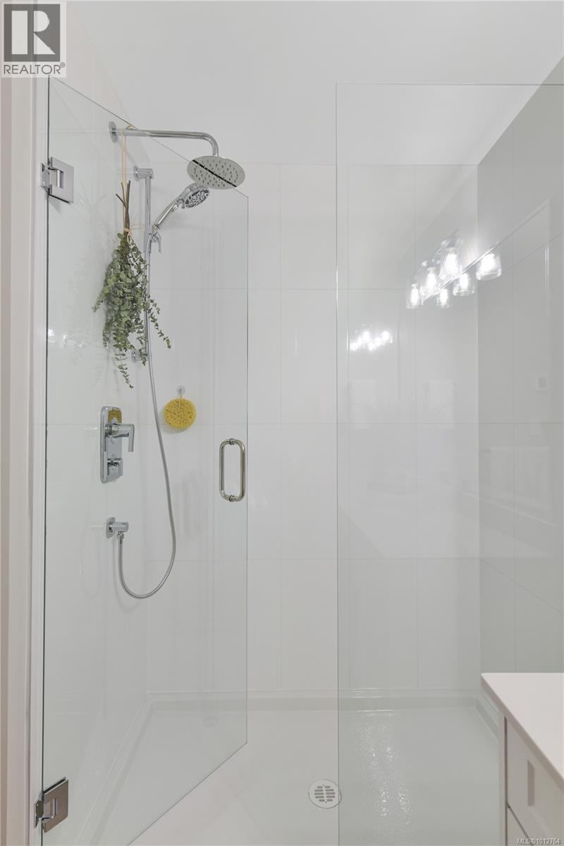 Property at 1552 Atlas Dr image 4