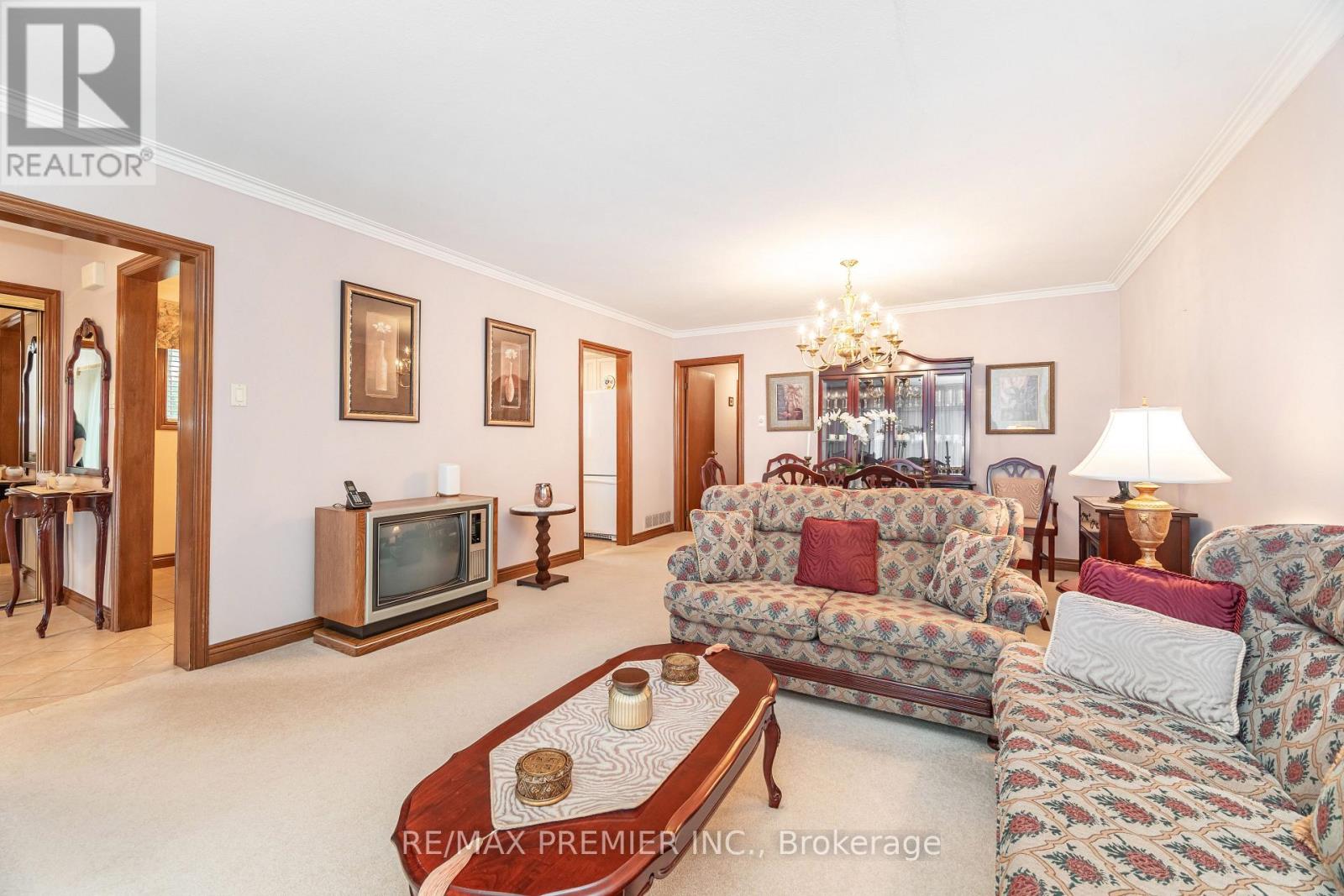 30 Dellbrook Crescent, Toronto, Ontario  M9L 1E2 - Photo 10 - W12421748