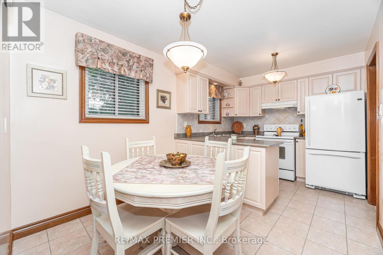 30 Dellbrook Crescent, Toronto, Ontario  M9L 1E2 - Photo 18 - W12421748