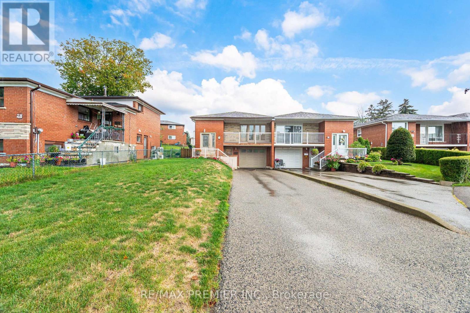 30 Dellbrook Crescent, Toronto, Ontario  M9L 1E2 - Photo 2 - W12421748