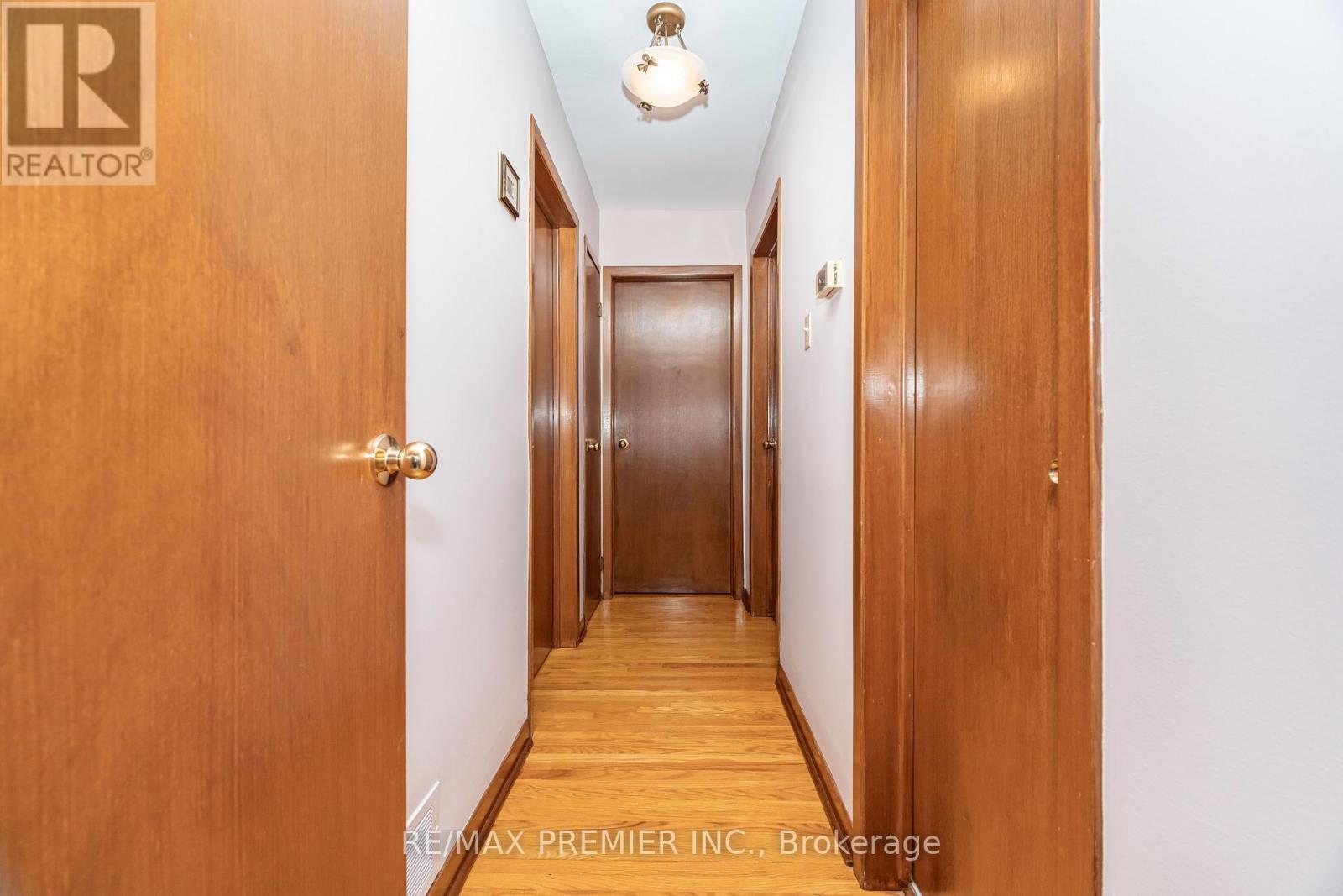 30 Dellbrook Crescent, Toronto, Ontario  M9L 1E2 - Photo 21 - W12421748