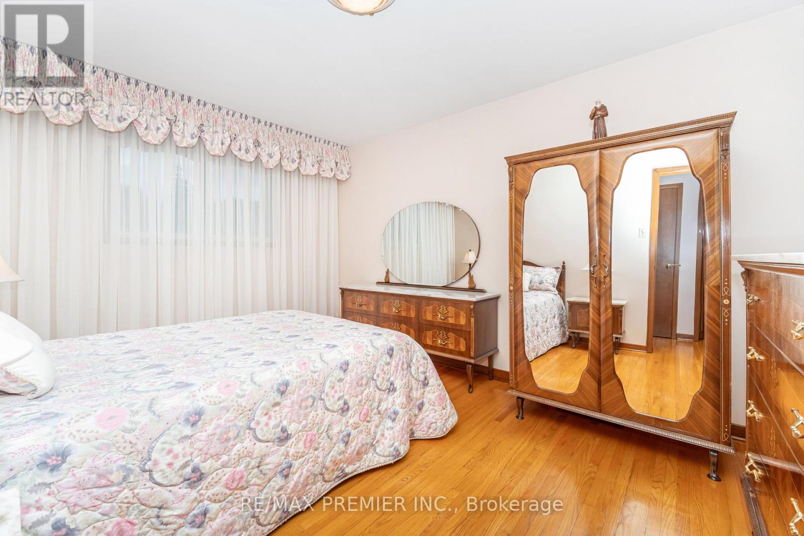 30 Dellbrook Crescent, Toronto, Ontario  M9L 1E2 - Photo 22 - W12421748