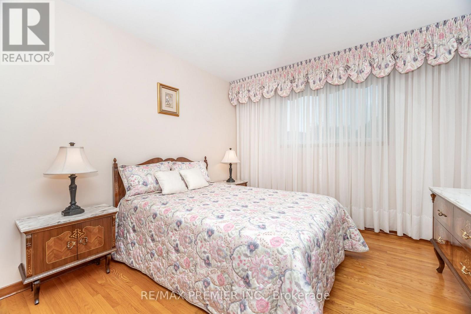 30 Dellbrook Crescent, Toronto, Ontario  M9L 1E2 - Photo 23 - W12421748
