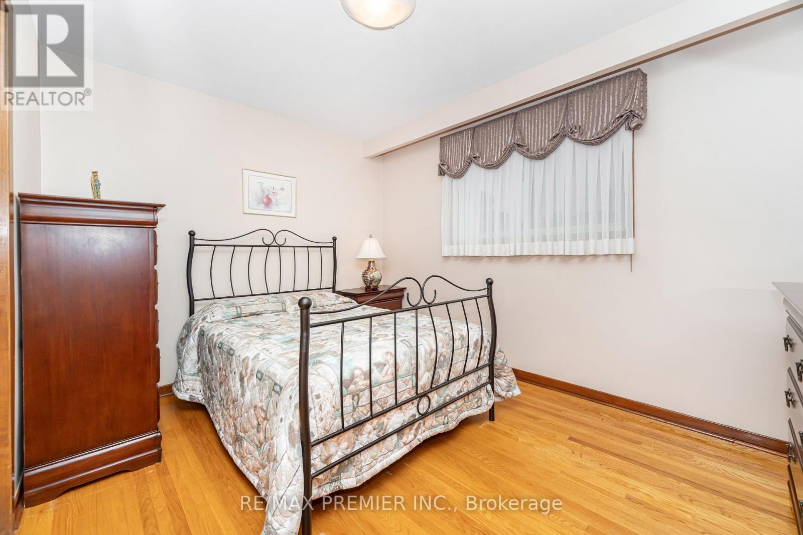 30 Dellbrook Crescent, Toronto, Ontario  M9L 1E2 - Photo 25 - W12421748
