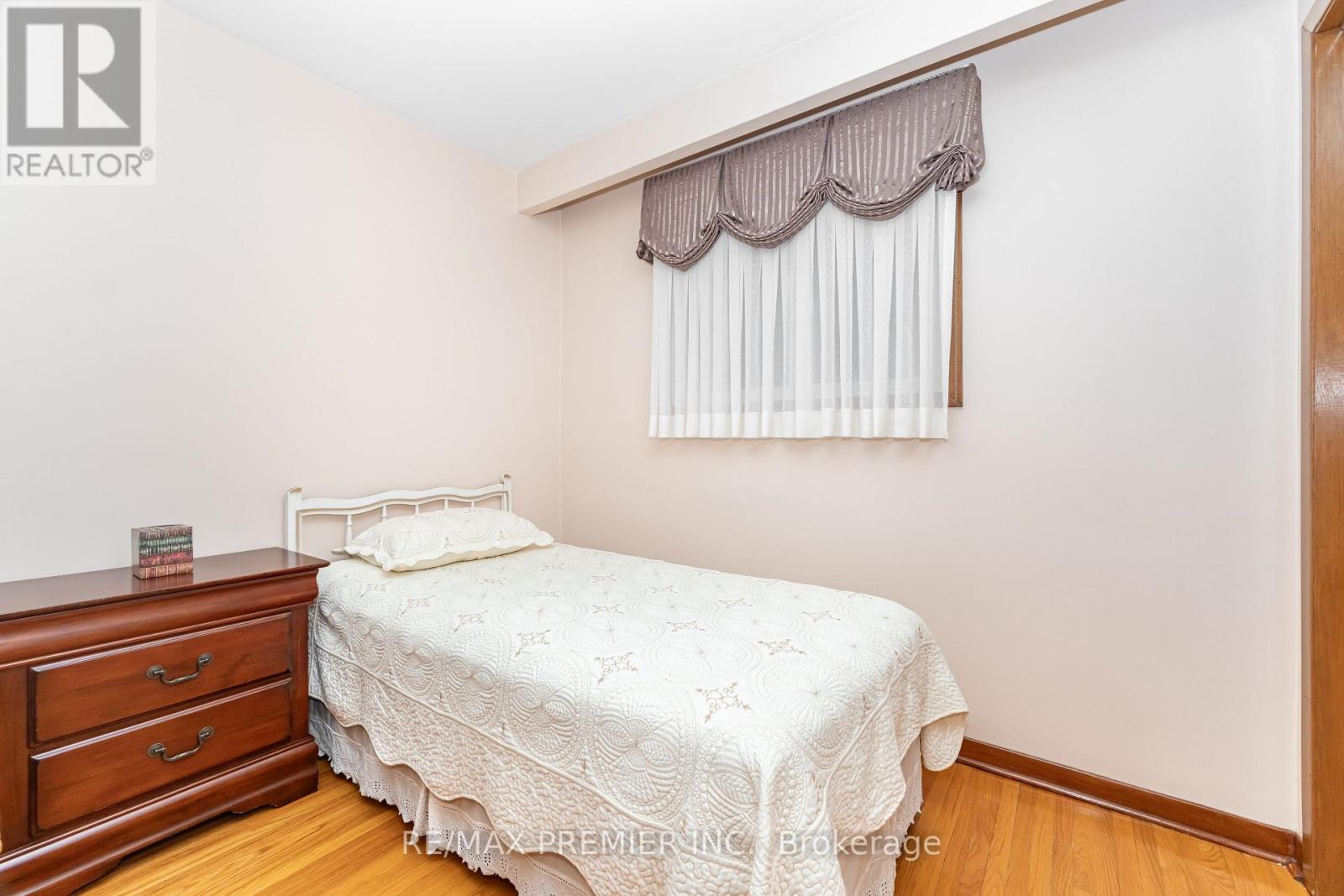 30 Dellbrook Crescent, Toronto, Ontario  M9L 1E2 - Photo 27 - W12421748