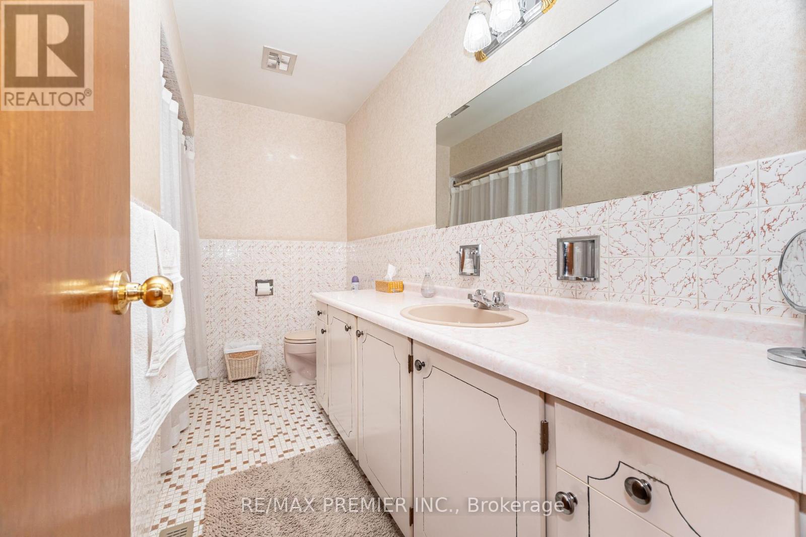 30 Dellbrook Crescent, Toronto, Ontario  M9L 1E2 - Photo 29 - W12421748