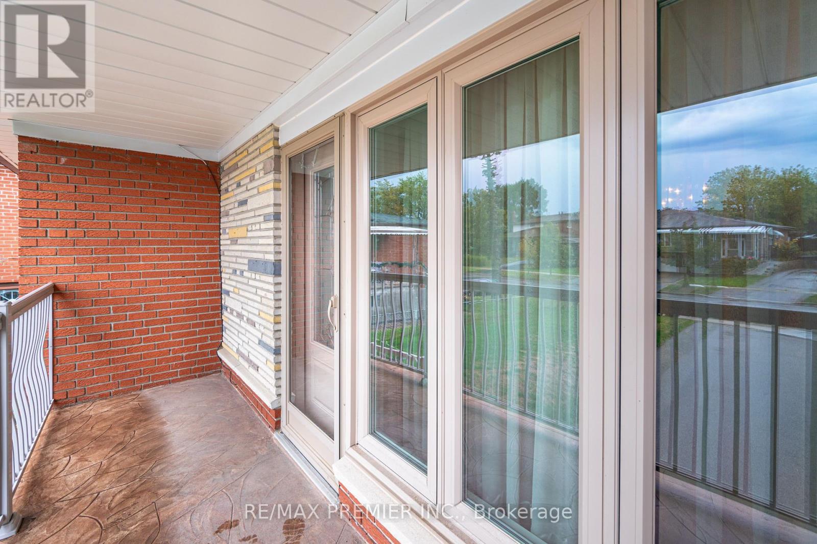 30 Dellbrook Crescent, Toronto, Ontario  M9L 1E2 - Photo 31 - W12421748