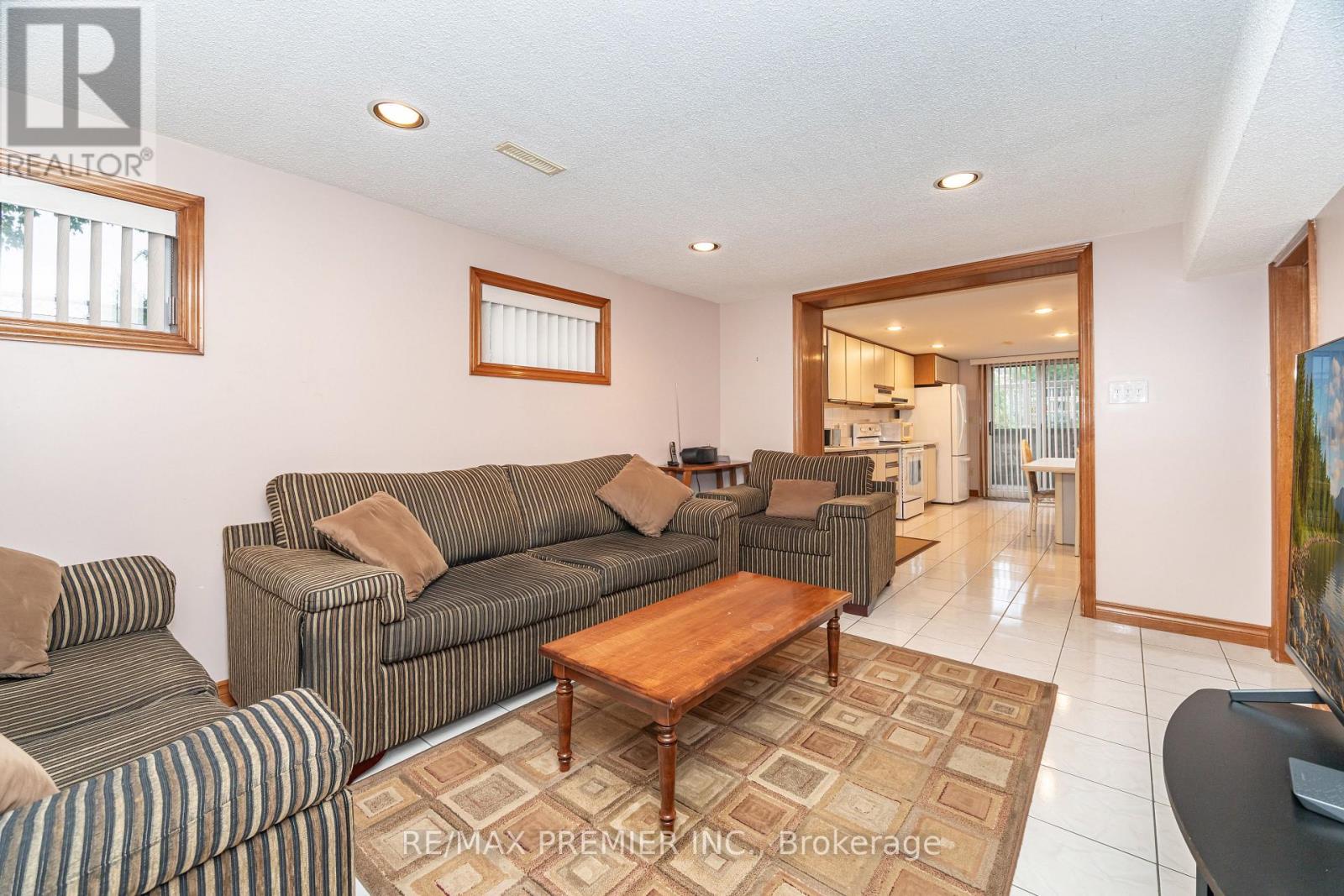 30 Dellbrook Crescent, Toronto, Ontario  M9L 1E2 - Photo 37 - W12421748