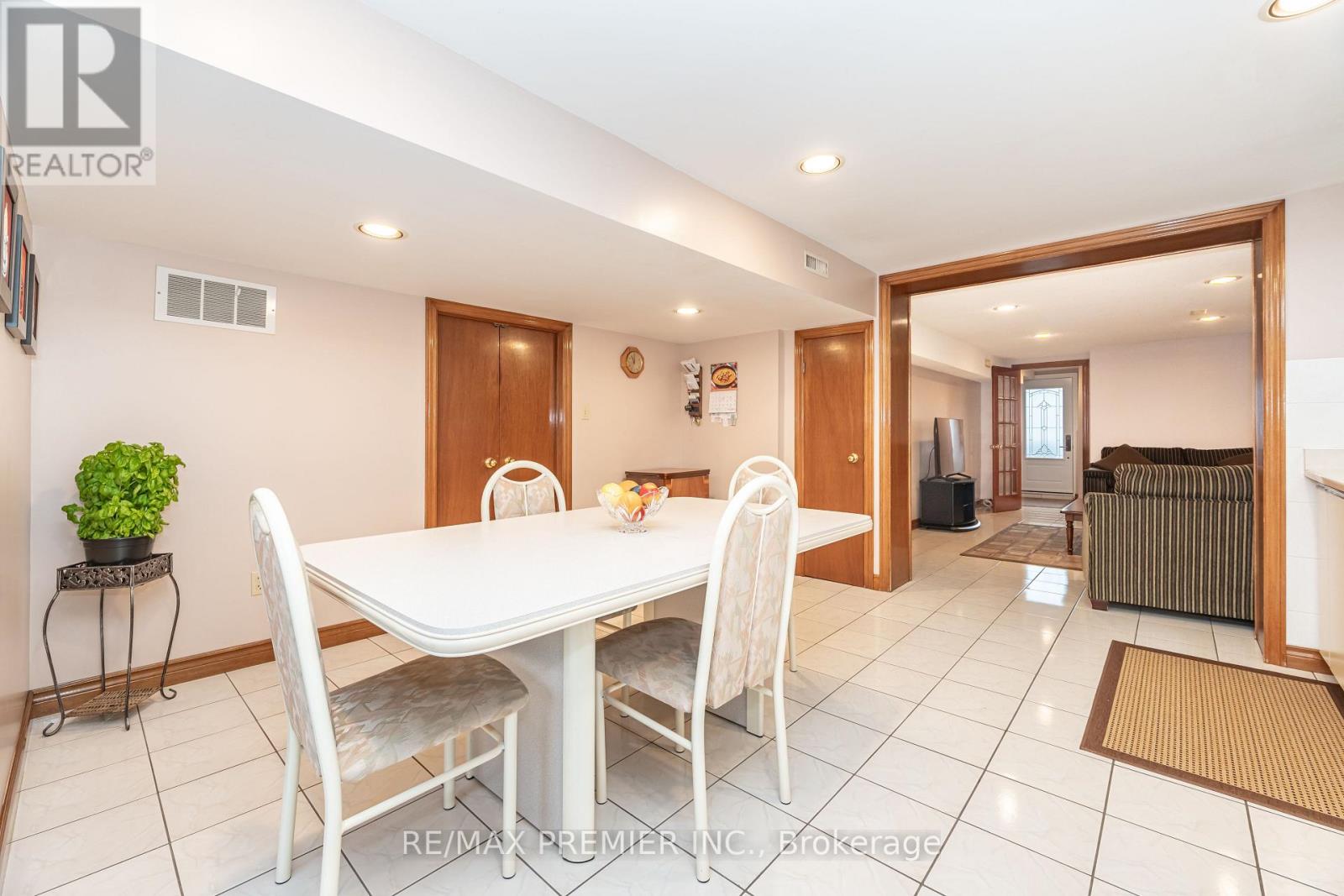 30 Dellbrook Crescent, Toronto, Ontario  M9L 1E2 - Photo 39 - W12421748