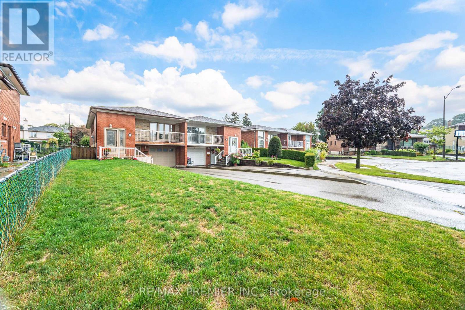 30 Dellbrook Crescent, Toronto, Ontario  M9L 1E2 - Photo 4 - W12421748