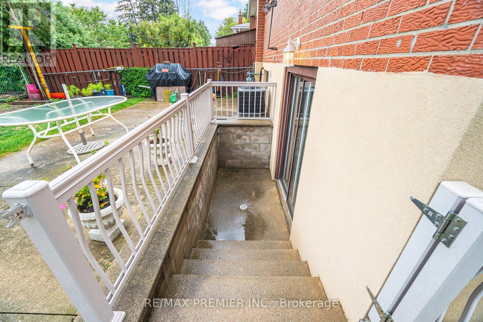 30 Dellbrook Crescent, Toronto, Ontario  M9L 1E2 - Photo 46 - W12421748