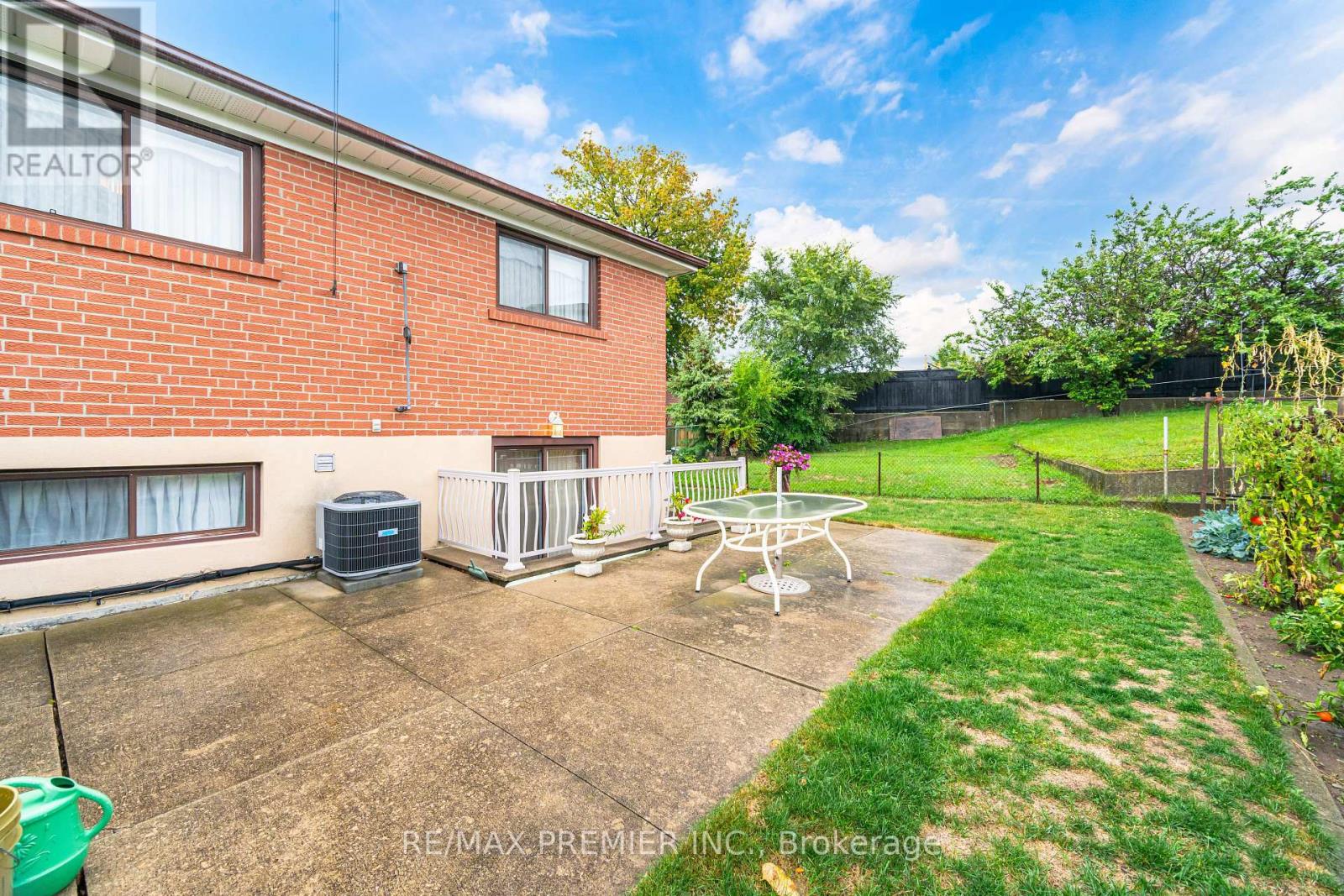 30 Dellbrook Crescent, Toronto, Ontario  M9L 1E2 - Photo 48 - W12421748