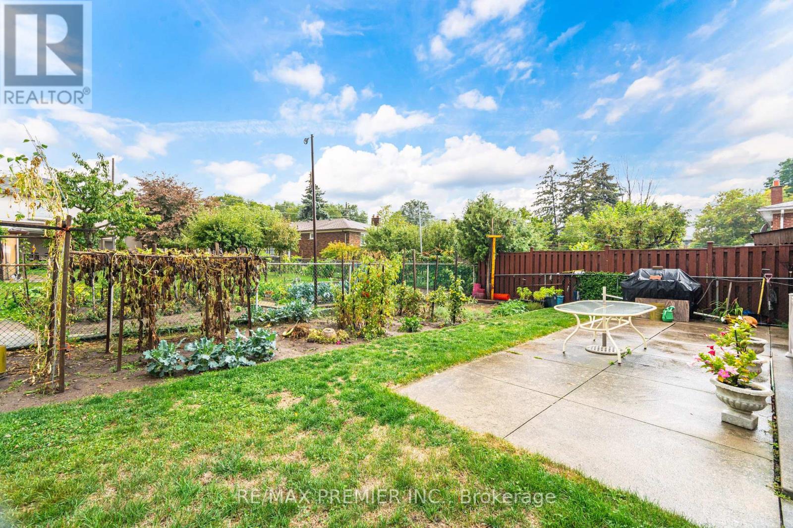 30 Dellbrook Crescent, Toronto, Ontario  M9L 1E2 - Photo 49 - W12421748