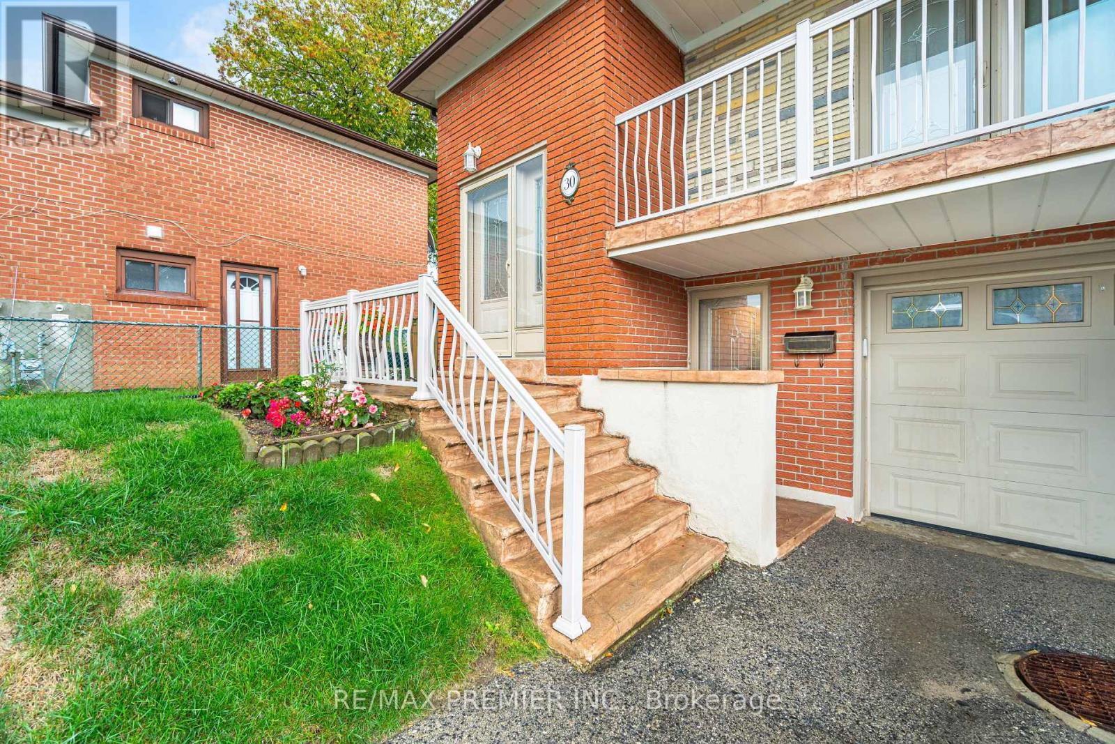 30 Dellbrook Crescent, Toronto, Ontario  M9L 1E2 - Photo 5 - W12421748
