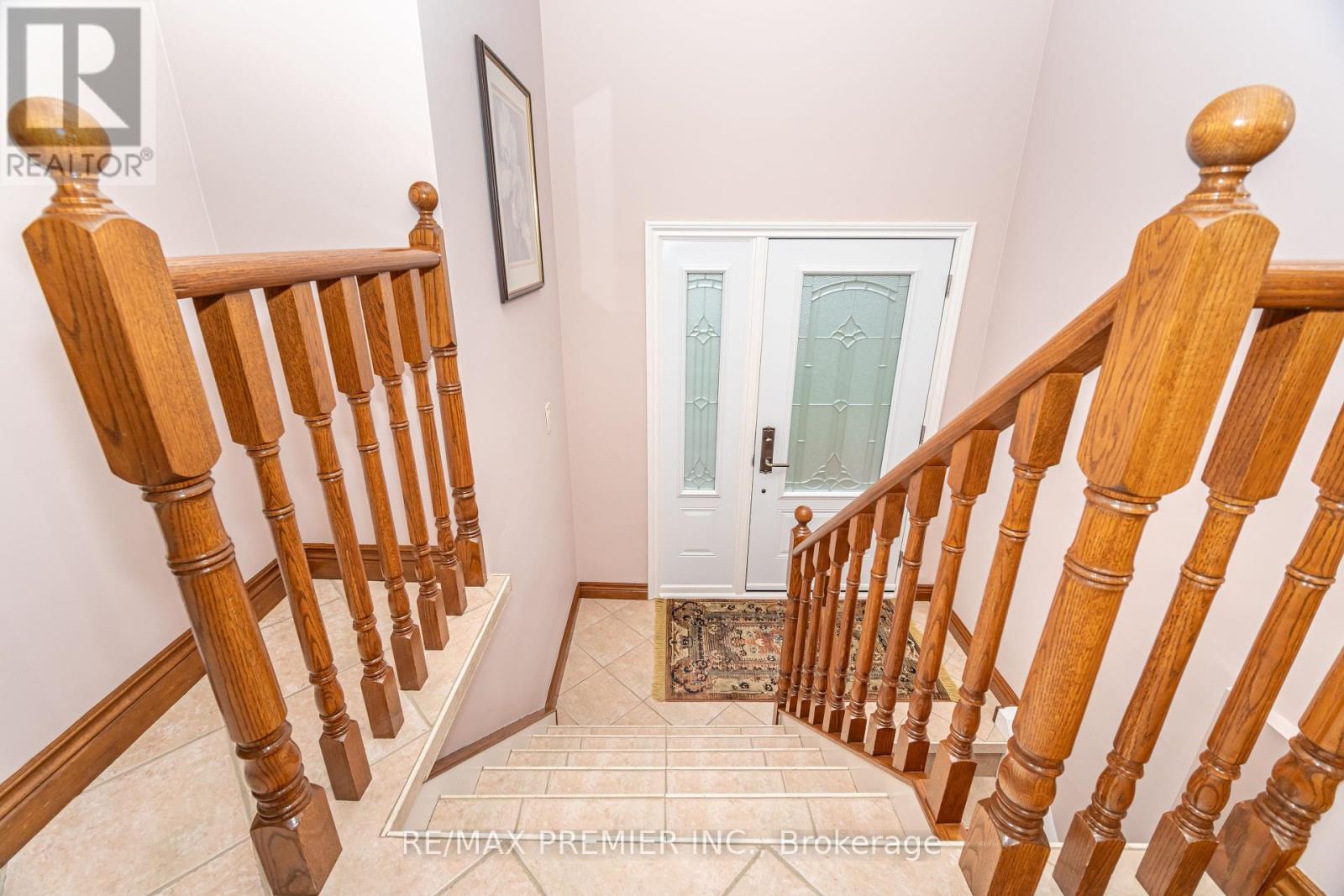 30 Dellbrook Crescent, Toronto, Ontario  M9L 1E2 - Photo 7 - W12421748
