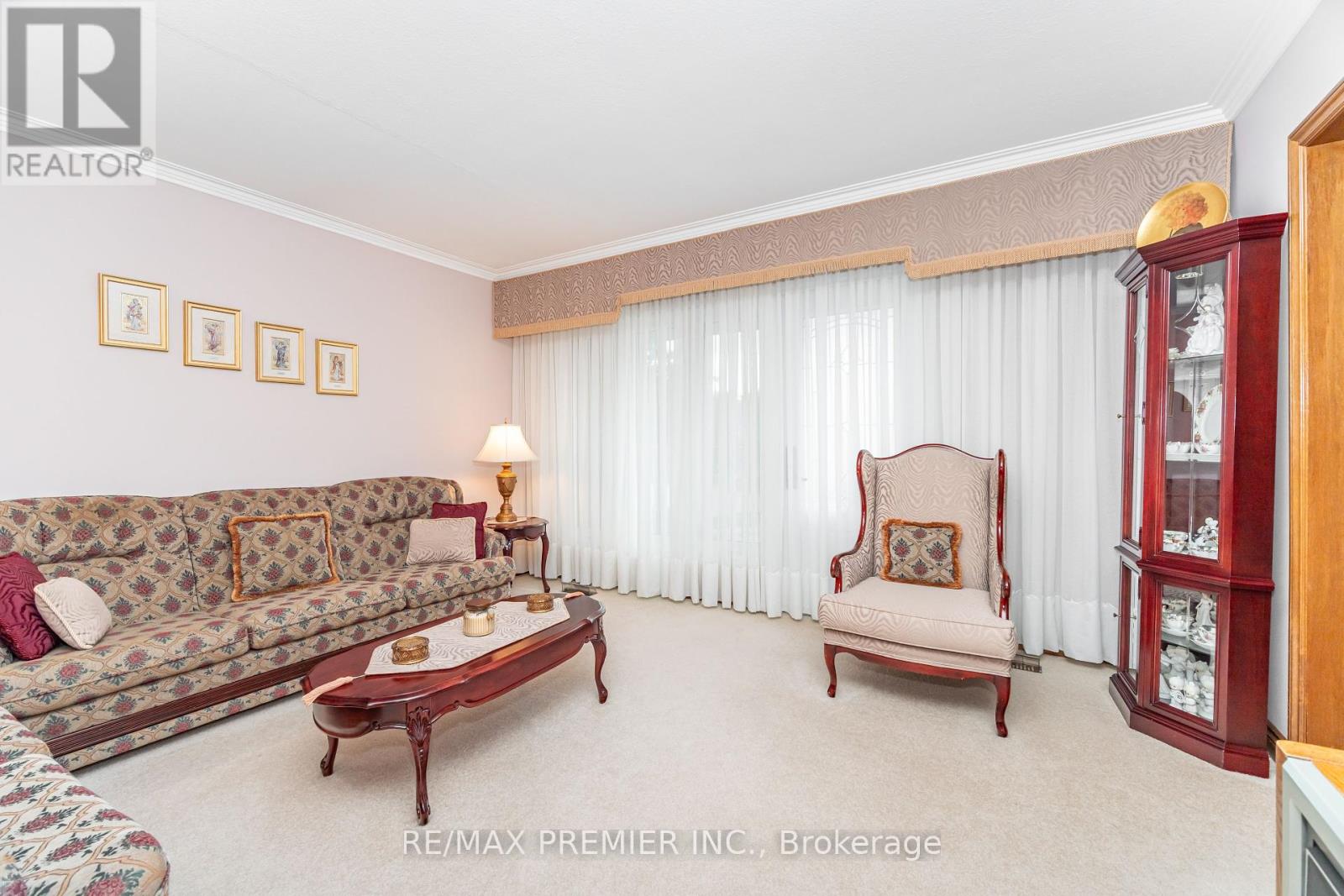 30 Dellbrook Crescent, Toronto, Ontario  M9L 1E2 - Photo 8 - W12421748