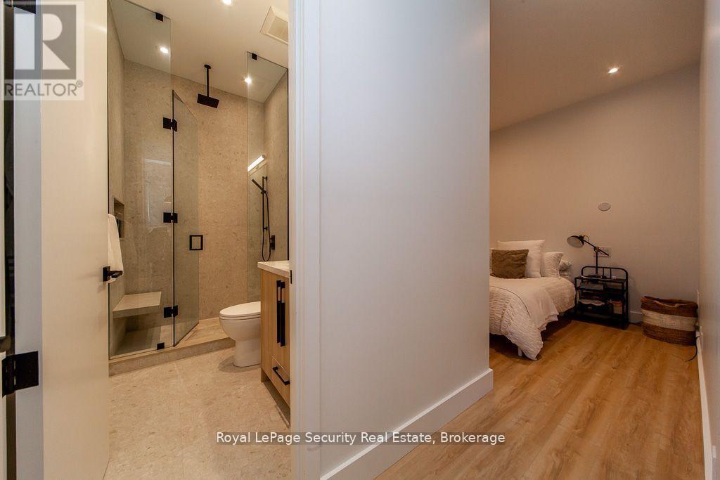 70 Chamberlain Avenue, Toronto, Ontario  M6E 4K1 - Photo 14 - W12421750