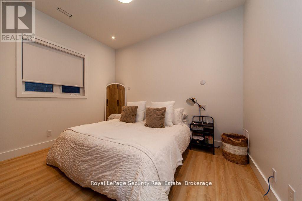 70 Chamberlain Avenue, Toronto, Ontario  M6E 4K1 - Photo 15 - W12421750