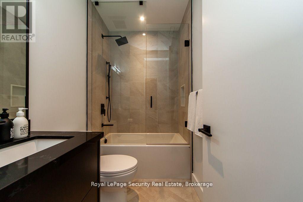 70 Chamberlain Avenue, Toronto, Ontario  M6E 4K1 - Photo 18 - W12421750