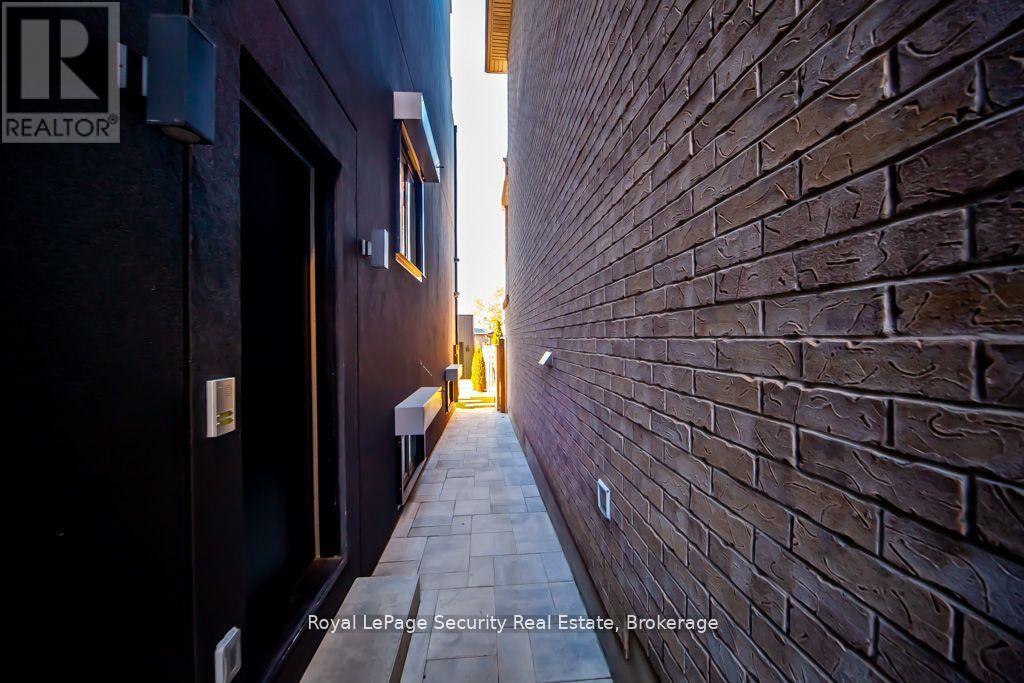 70 Chamberlain Avenue, Toronto, Ontario  M6E 4K1 - Photo 24 - W12421750