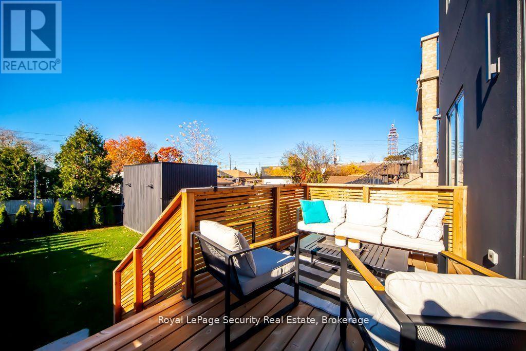 70 Chamberlain Avenue, Toronto, Ontario  M6E 4K1 - Photo 27 - W12421750