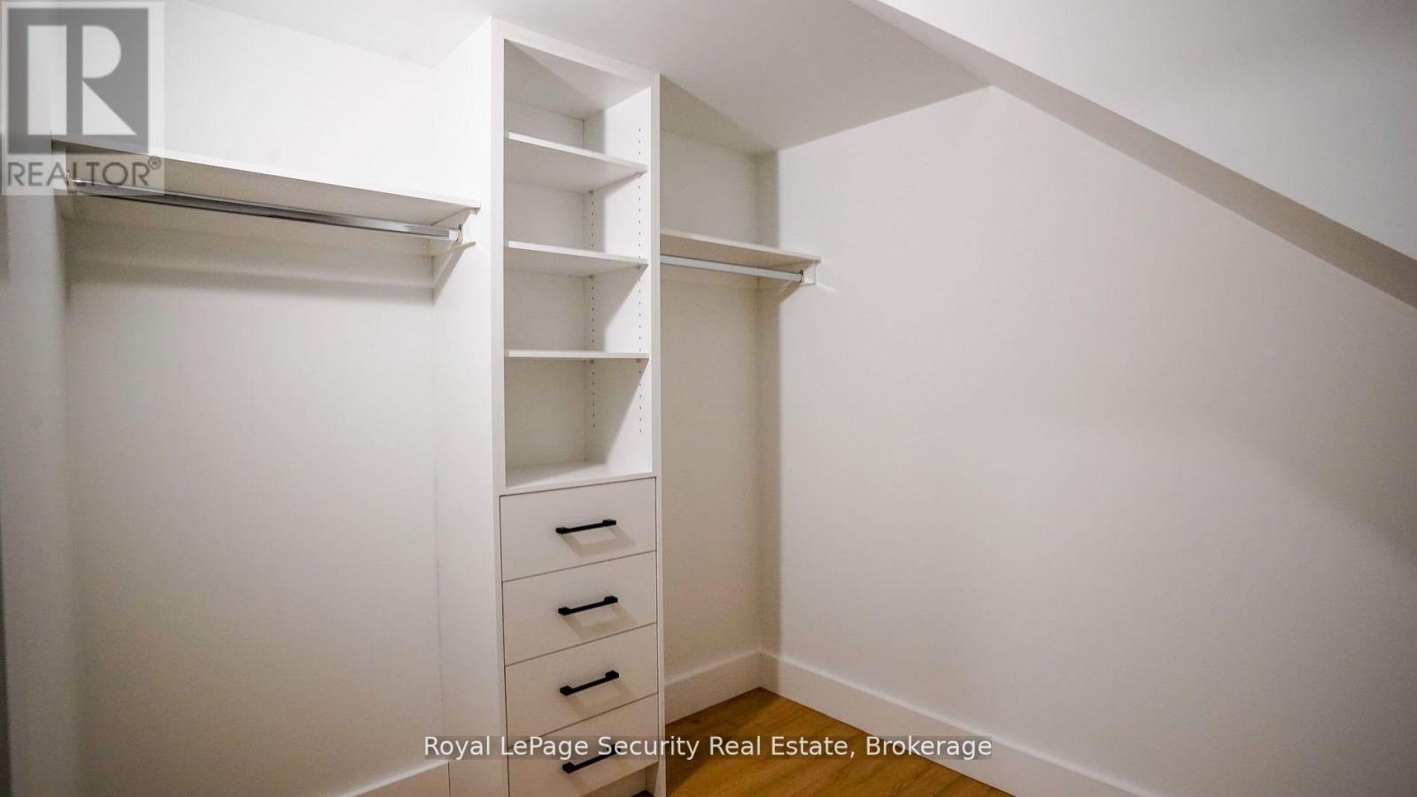 70 Chamberlain Avenue, Toronto, Ontario  M6E 4K1 - Photo 29 - W12421750