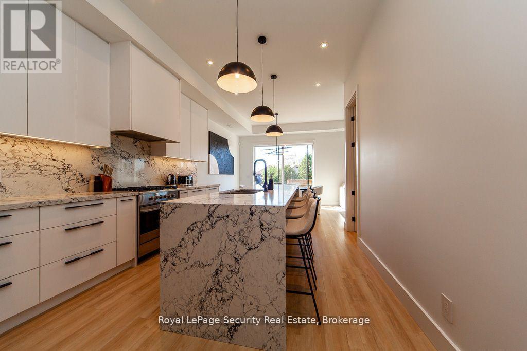 Property at 70 CHAMBERLAIN AVENUE image 3