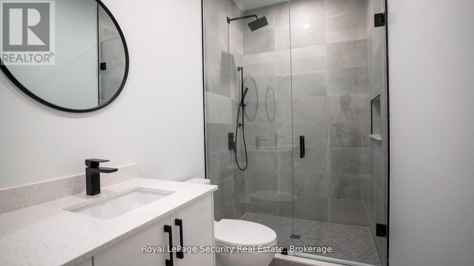 70 Chamberlain Avenue, Toronto, Ontario  M6E 4K1 - Photo 30 - W12421750