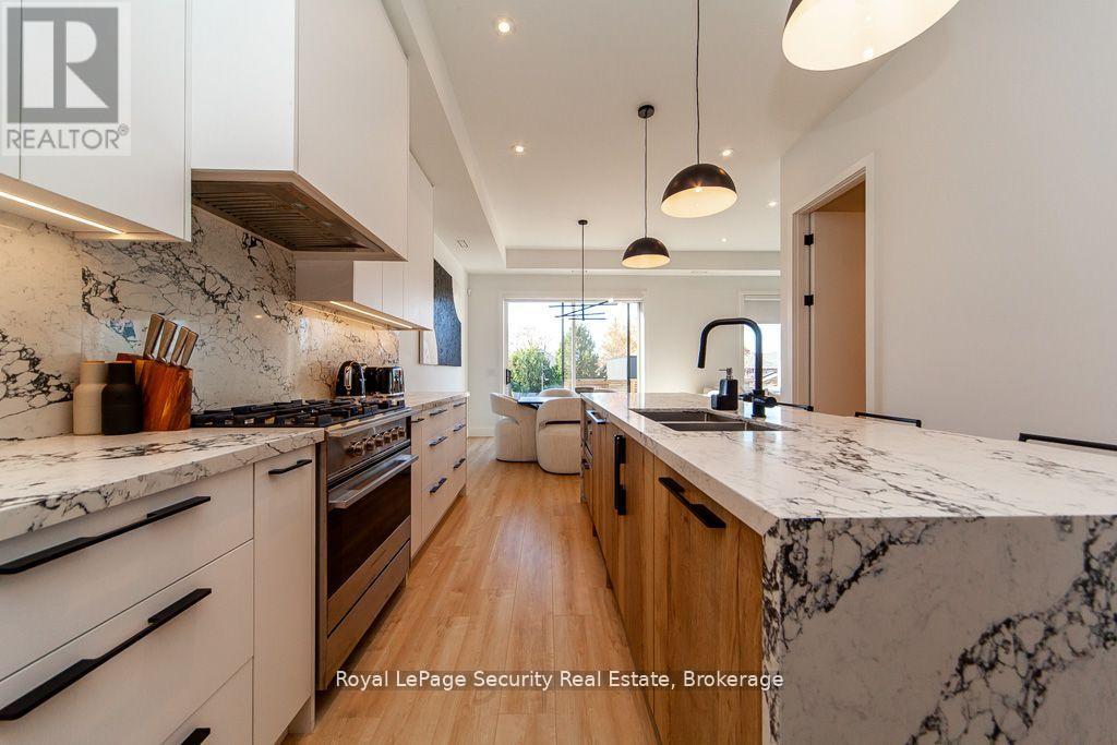Property at 70 CHAMBERLAIN AVENUE image 4