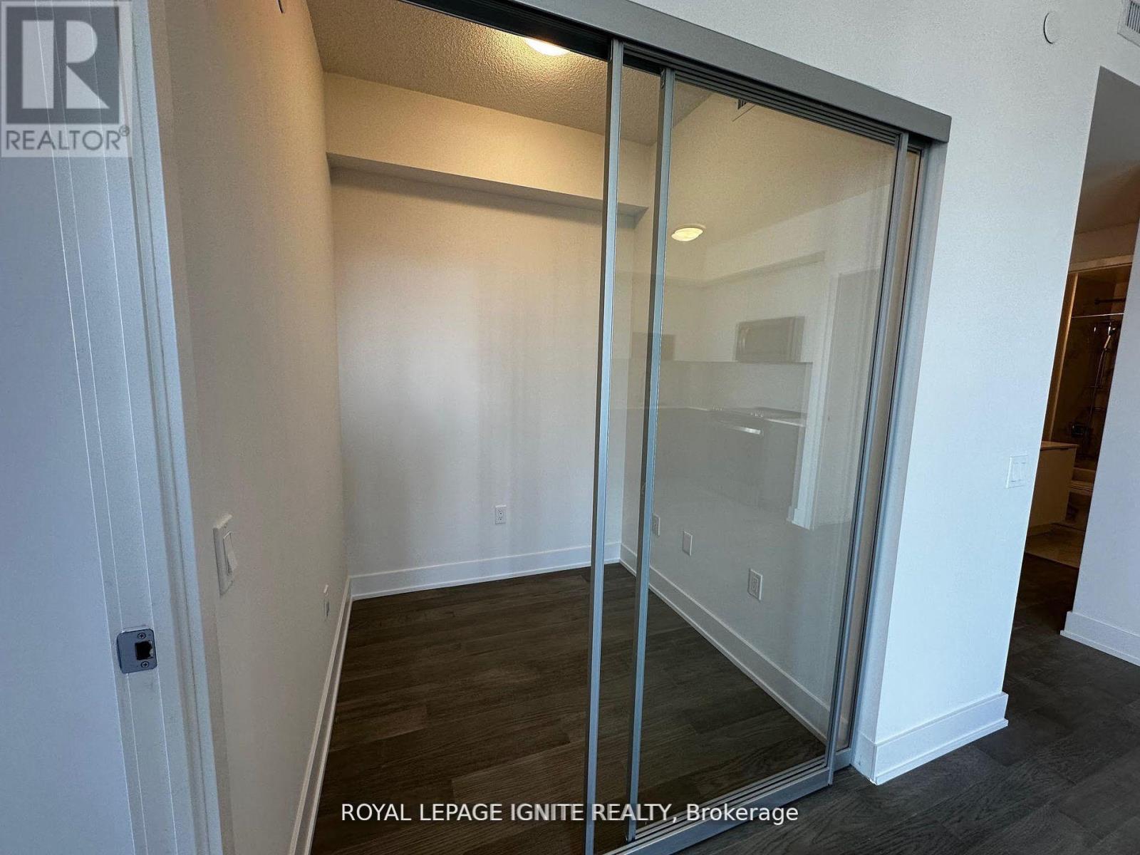 1903 - 202 Burnhamthorpe Road E, Mississauga, Ontario  L5A 0B2 - Photo 12 - W12421756