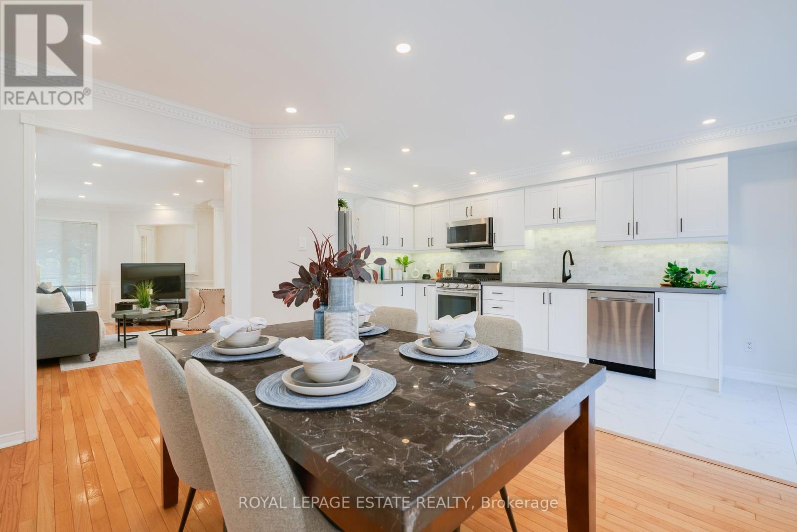 435 Stonetree Court, Mississauga, Ontario  L5B 4H3 - Photo 11 - W12421775