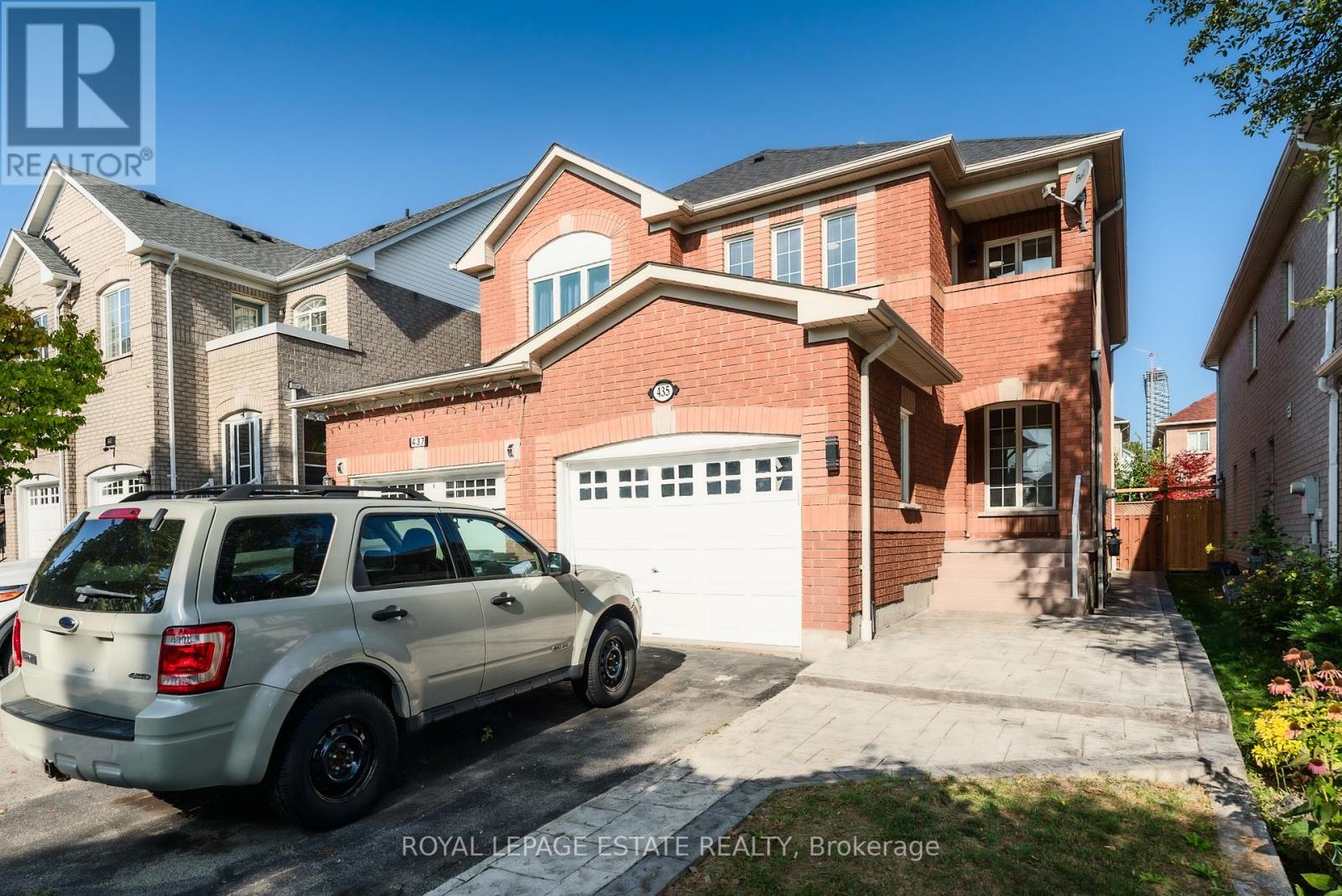 435 Stonetree Court, Mississauga, Ontario  L5B 4H3 - Photo 2 - W12421775