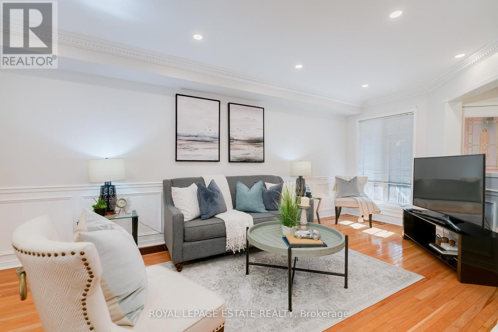 435 Stonetree Court, Mississauga, Ontario  L5B 4H3 - Photo 4 - W12421775