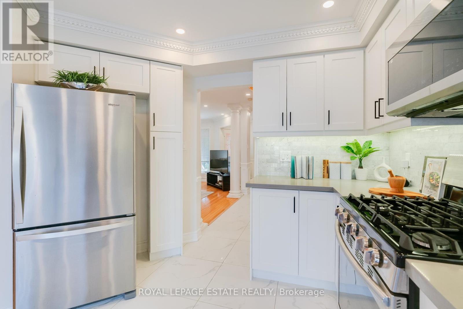 435 Stonetree Court, Mississauga, Ontario  L5B 4H3 - Photo 9 - W12421775