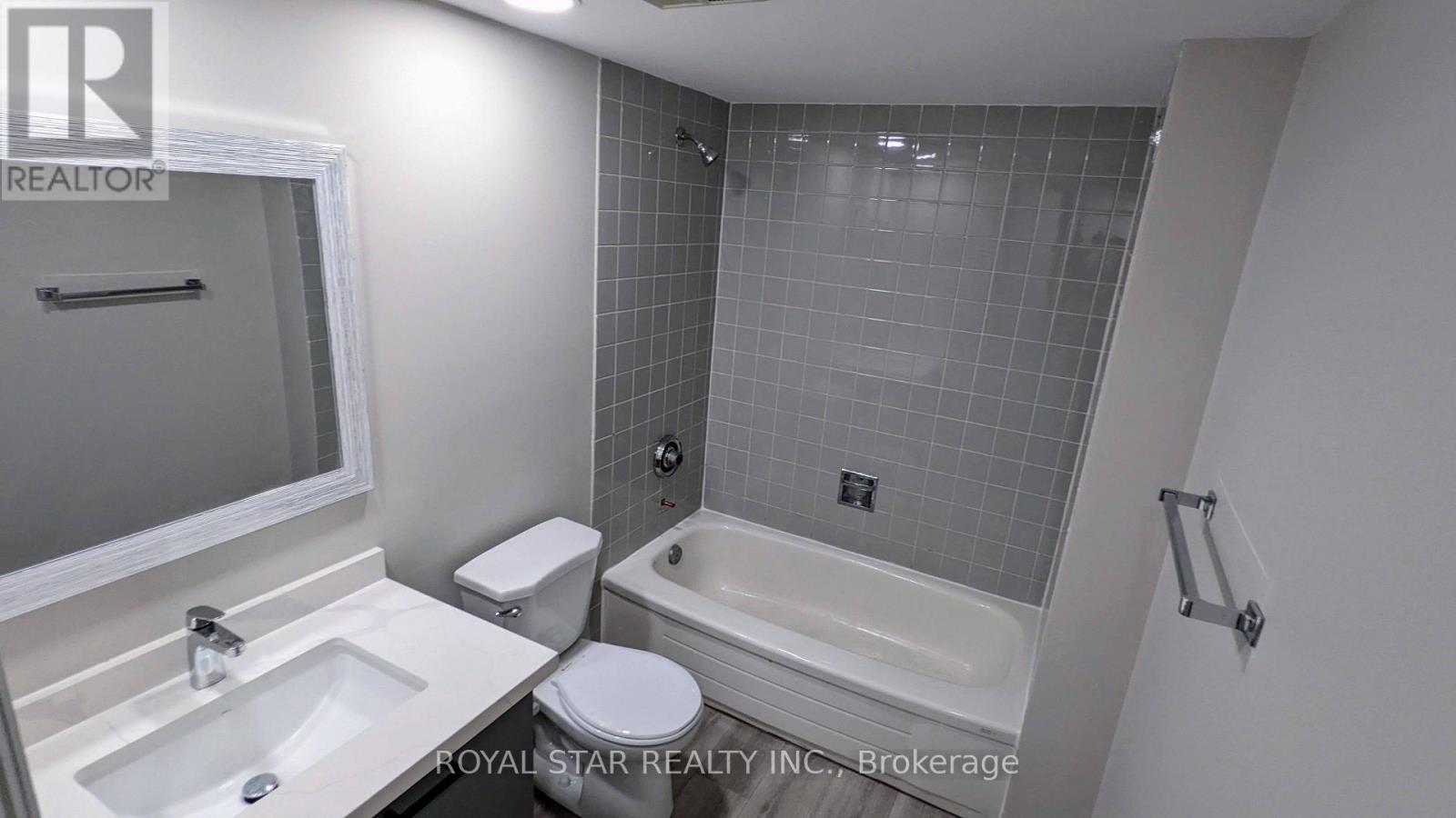 509 - 50 Eglinton Avenue W, Mississauga, Ontario  L5R 3P5 - Photo 10 - W12421821